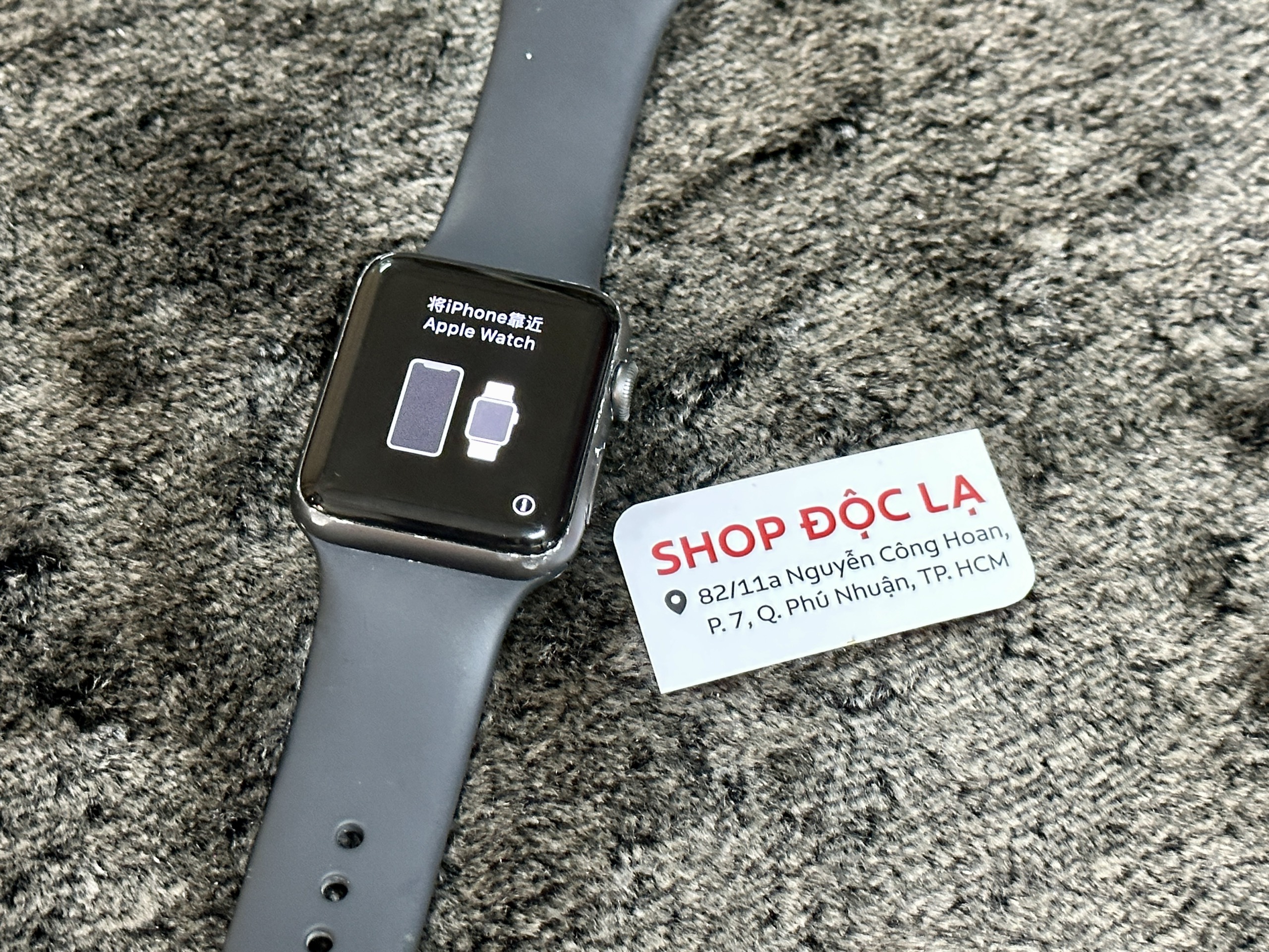 Apple Watch S2 42mm GPS mặt nhôm, dây cao su màu đen